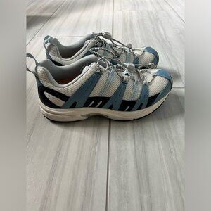 Women’s size 9 Dr Comfort shoes